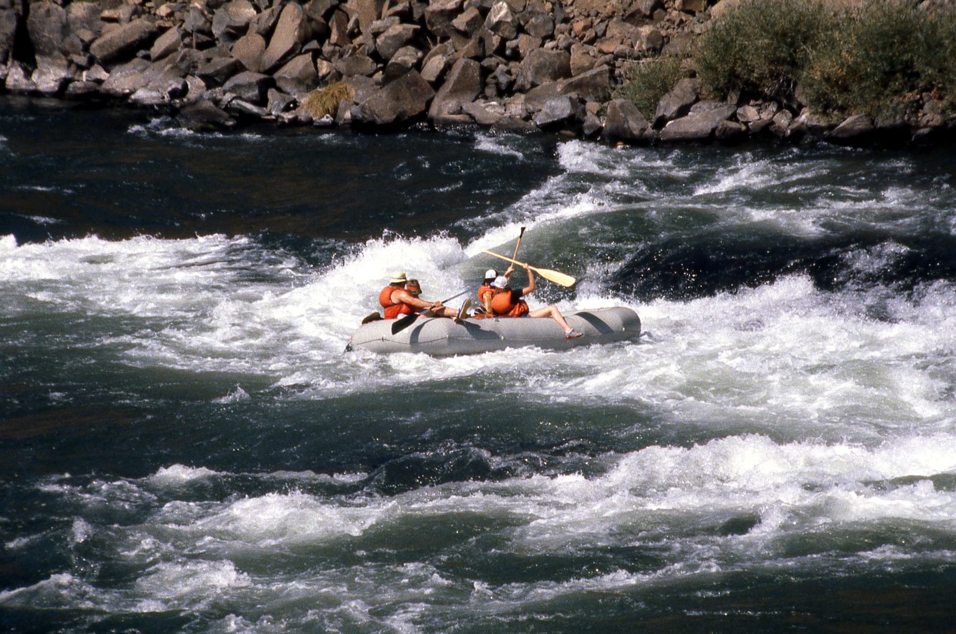 Rafting čamac na brzacima kanjona Cetine